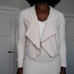 Cream blush Jennifer Lopez Light jacket